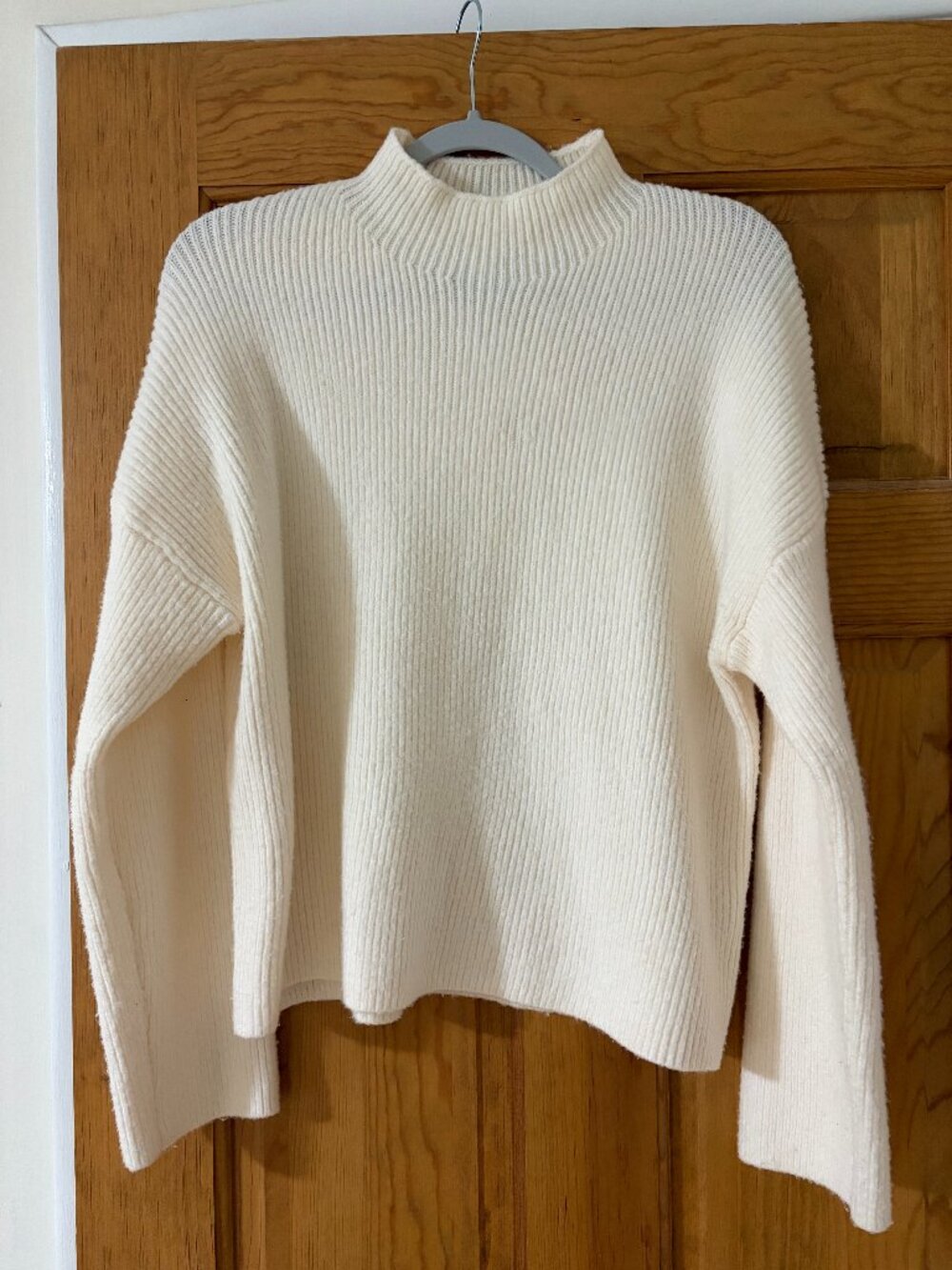White/Cream Abercrombie Medium Turtle Neck Sweater